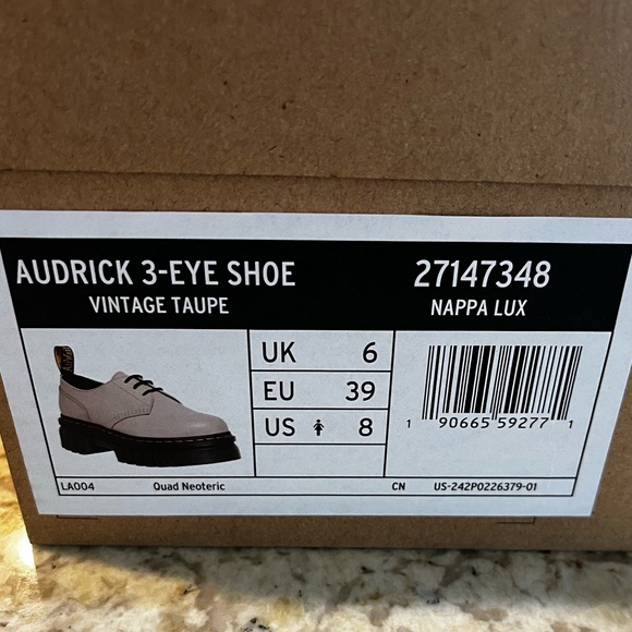 NEW Dr. Martens AUDRICK  LEATHER PLATFORM SHOES In VINTAGE TAUPE, Size 8 or 9 - Picture 4 of 15